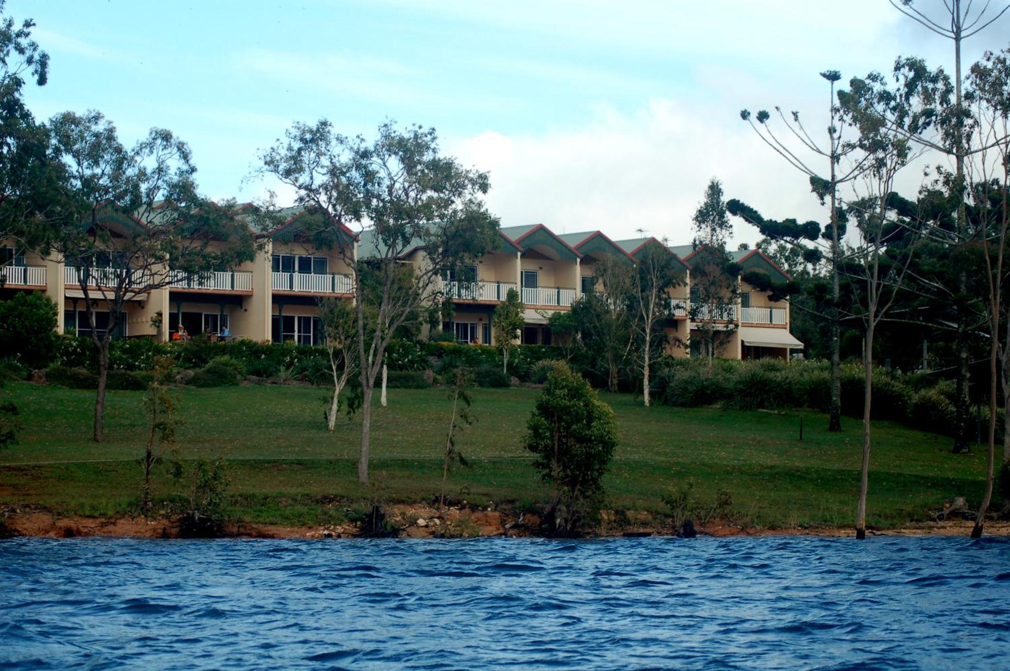 Tinaroo Lake Resort Экстерьер фото
